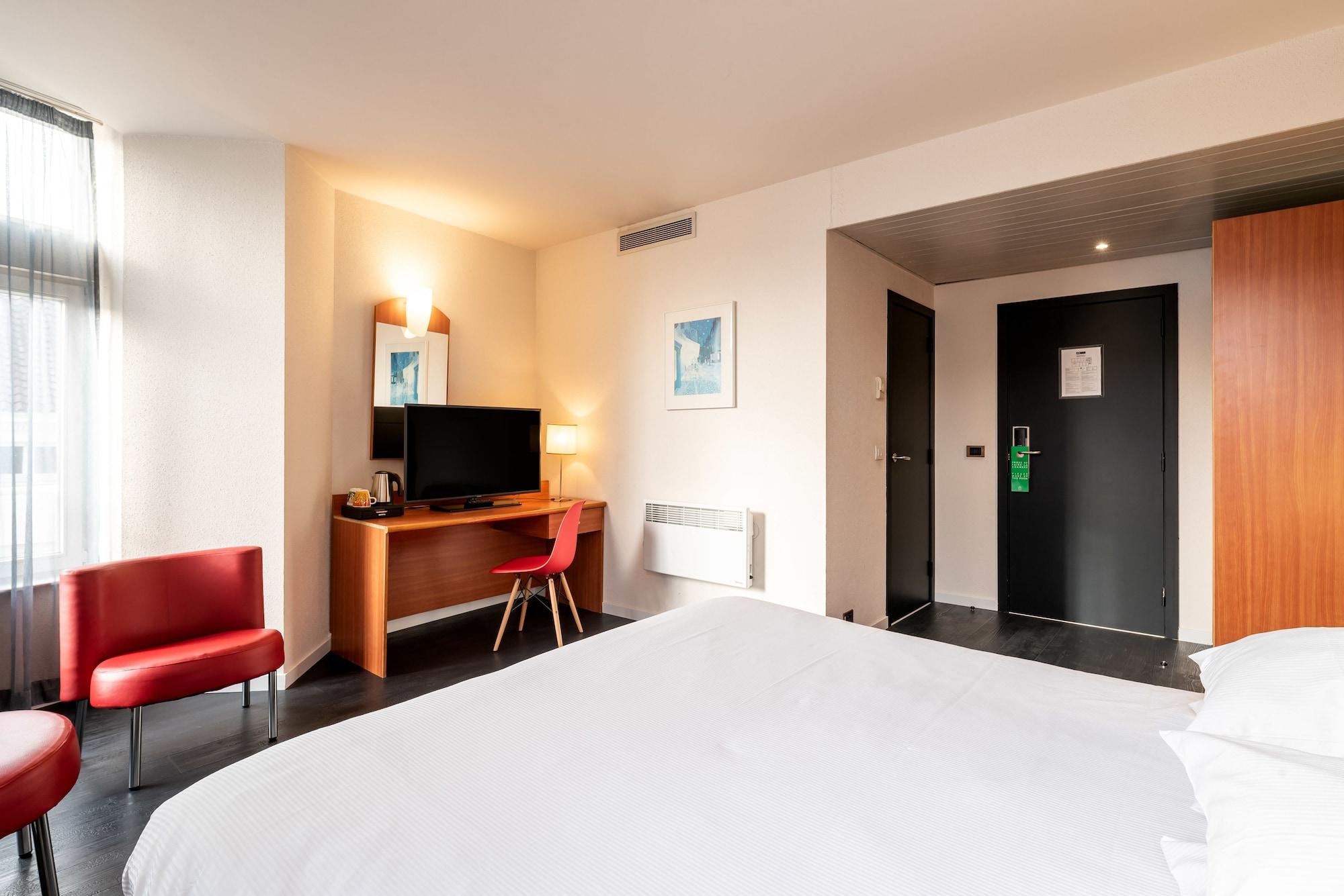 Aris Grand Place Hotel