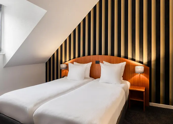 Aris Grand Place Hotel