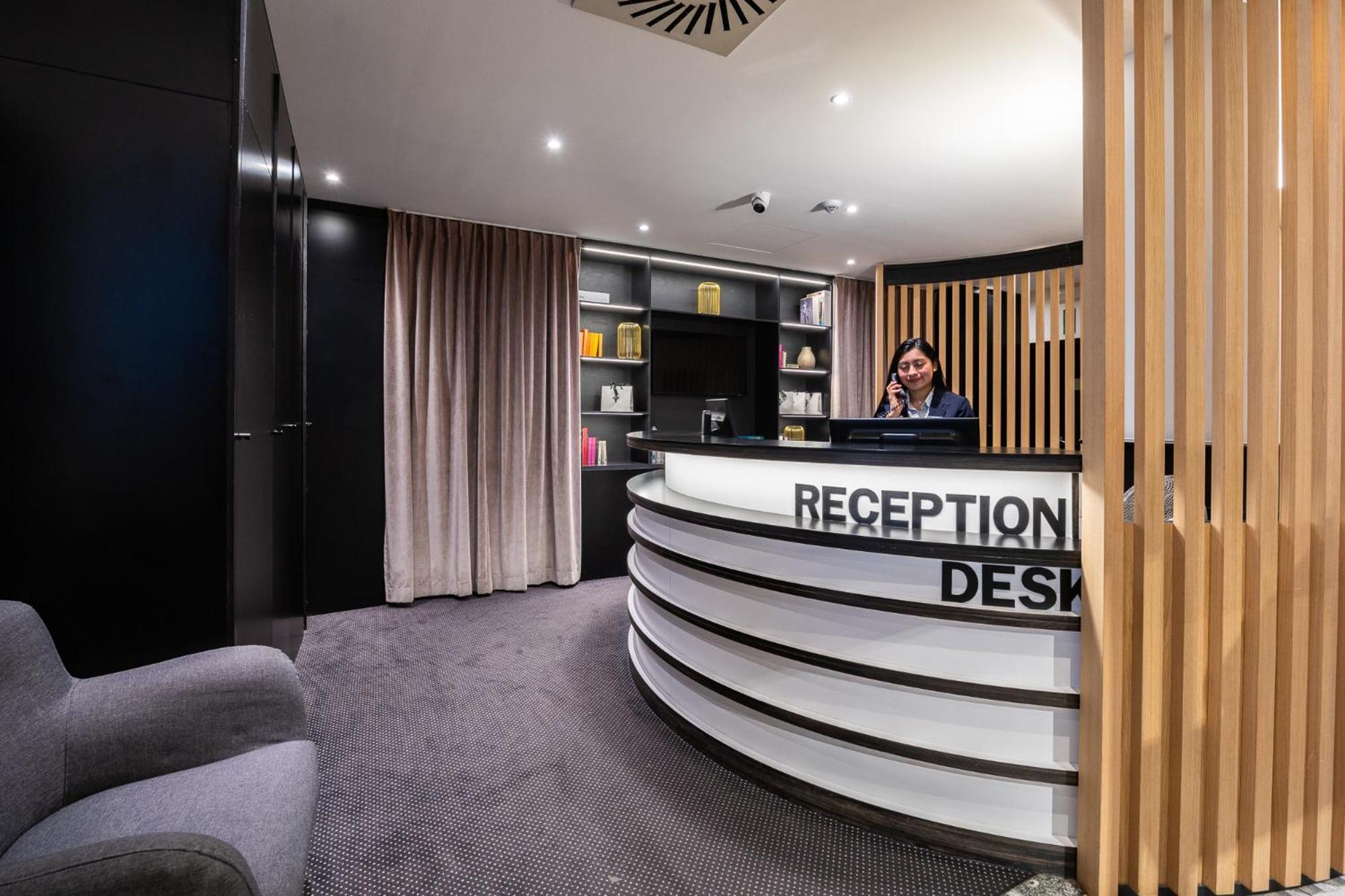 Aris Grand Place Hotel